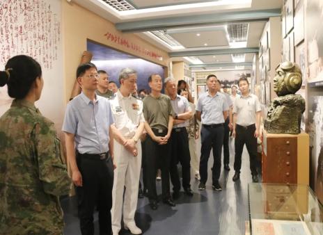 譜寫新時代雙擁工作新篇章 | 李亞平主任率隊慰問駐蘇某部外訓官兵和海軍蘇州艦官兵